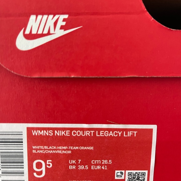 New Women’s Nike Court Legacy Lift - Picture 2 of 2